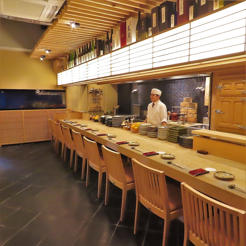 カップル、ご夫婦でのご利用にはカウンター席がおすすめです。