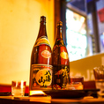 全国各地から厳選した豊富な焼酎を取り揃えています。各地の特色が感じられる焼酎を、焼き鳥やお料理と共にお楽しみいただけます。季節ごとに変わるおすすめの焼酎や、希少な銘柄もご用意しています。焼酎好きの方も納得の品揃えです。お好みの一杯を見つけてください。