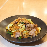手間暇かけた仕込みが自慢！お酒が進む絶品鉄板肉料理