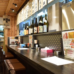 ちょい呑みカウンター！意外と居心地が良いと評判の人気カウンター席です！全6席ございます。デートやふらっと軽く一杯というお客様におすすめです！