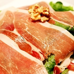 パルマハムとほうれん草のくるみオイルサラダ