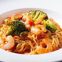 人気のパスタも種類豊富にご用意