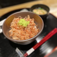 山葵丼　山葵風味の佃煮など薬味添え