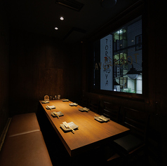 カジュアルな集まりから、特別な日のディナーまで、多彩なシーンでご利用いただけます。美味しい料理とドリンクを満喫。会話が弾むこと間違いなし★【高槻市/昼飲み/焼き鳥/串/肉/釜めし/居酒屋/ランチ/女子会/飲み放題/誕生日/記念日/個室/鍋/接待/忘年会/新年会/宴会】