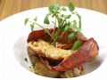 料理メニュー写真 カナダ産オマール海老のロースト、甲殻類のソース