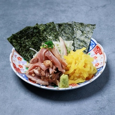 知覧鶏とたくあんの海苔手巻き