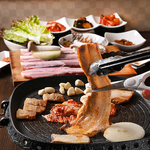 本場・韓国の味を楽しむ◆サムギョプサルや一品料理をお楽しみください！