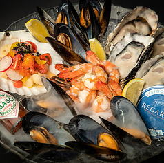【鮮度抜群】シーフードプラッター◆大皿に盛られた海の幸の写真