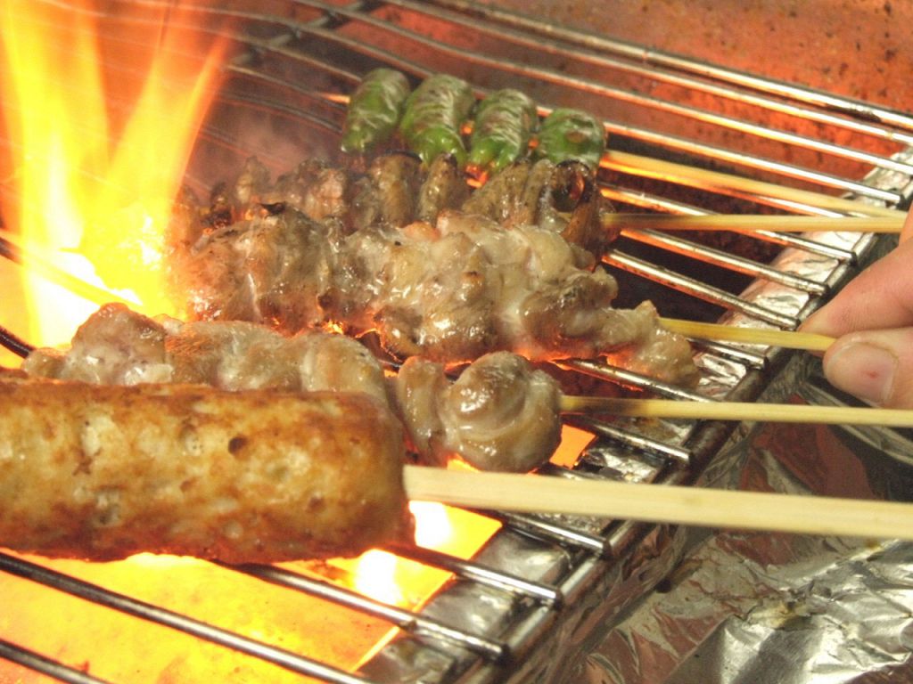 串焼きはじっくりと丁寧に焼き上げる！あつあつのうちに是非♪