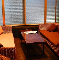 ゆったりと寛げるソファ席