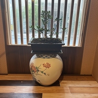 灯りゆれる、焼酎とおばんざい