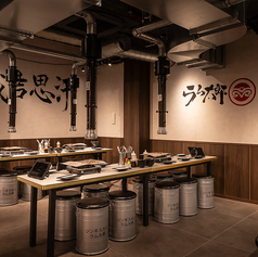 観光の合間や仕事帰りなど、時間帯を問わず立ち寄りやすいのも魅力