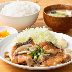 秋鮭と木の子のバター正油炒め定食