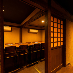 【2階/完全個室】最大12名様までご利用可能な完全個室。静かな空間でお食事ができるので、会食や接待にオススメです。