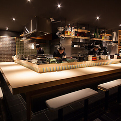 【少人数OK】オープンキッチンのカウンター席では、目の前に板前が働く姿が見える当店一の特等席。