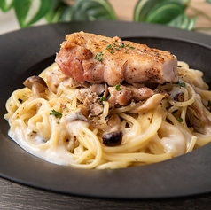 炙りチキンのクリームキノコパスタ