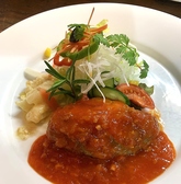 ランチハンバーグはサラダ添え