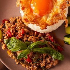 香りで惹かれる本格ガパオライス