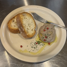 自家製レバーペーストとバゲット