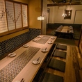 【最大24名◎個室】最大24名様までご利用いただけるテ掘りごたつ式の個室は、仲間内での宴会や会社の集まり、ご家族でのお食事に最適です。扉付きのプライベート空間なので、周囲を気にせず会話を楽しめるのも魅力。ゆったりと座れるテーブル席で、旬の料理とお酒を囲みながら、にぎやかなひとときをお過ごしください。