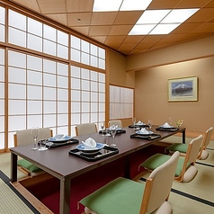 個室のご利用に際しましては、個室利用料を頂戴いたします。　※料金：1室につき6,300円（サービス料・消費税込）