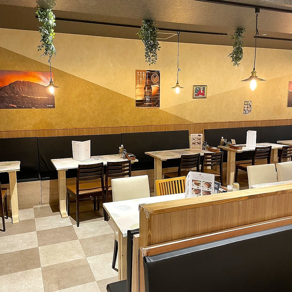 広々とした店内でごゆっくりとお寛ぎ下さい！各種宴会に♪貸切可