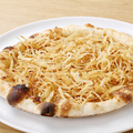 料理メニュー写真 武蔵野食堂特製フライオニオンピザ