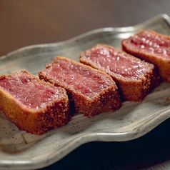 拘りの牛レアカツ♪肉の旨味を引き立てる上品な火入れ