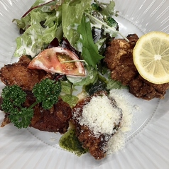 3種のチキンフリットのトリコロールサラダ