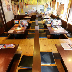 足を伸ばしてゆったりとお過ごしいただける掘り炬ごたつ席は、居心地の良さを大切にした空間です。靴を脱いでくつろげるため、長時間のお食事やご宴会でも疲れにくく、ご年配の方にも安心。ご家族でのお集まりや、気心知れた仲間との語らいの場など、さまざまなシーンで、じっくりと美味しい焼肉をお楽しみいただけます。