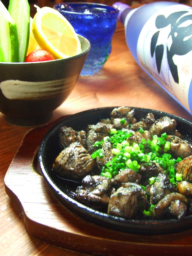 新鮮な食材を使った創作料理、多数用意しております♪