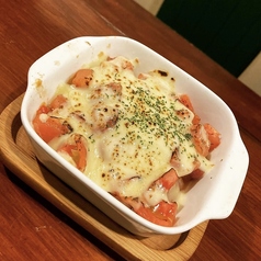 トマトとベーコンのチーズ焼き