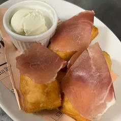 生ハムとイタリア風 揚げパン