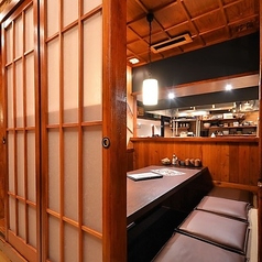 靴を脱いでゆったりとお寛ぎいただけます。