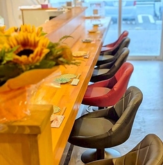 カウンター席ございます。