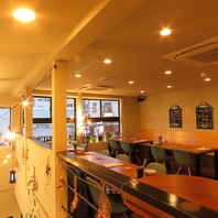 お食事の魅力を引き出す“青”