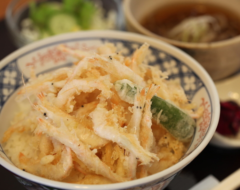お食事もお酒も、富山県の自然の恵みを満喫できるこだわりの蕎麦居酒屋です。