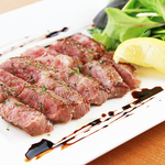 黒毛和牛のグリルは、バルサミコソースで深い味わいに。ジューシーで香ばしい一皿をご堪能ください