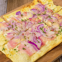 フランス発祥の《ピザ！？》タルトフランベ