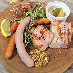 ビール泥棒の肉盛りプレート