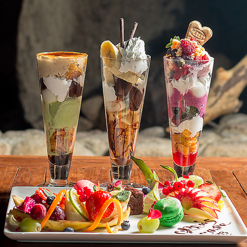 インスタ映えする華やかなデザート多数！完全個室も大部屋もある創作料理店