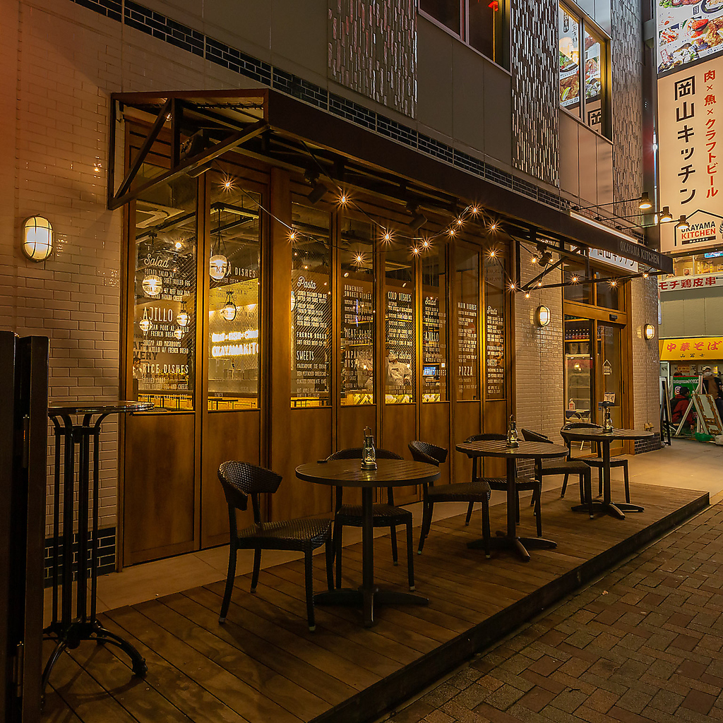 おしゃれなテラス席もご用意しております♪　人数に合わせてご案内いたします。