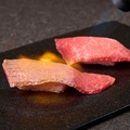 料理メニュー写真 和牛炙り肉寿司（2貫）