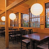 老舗の伝統を受け継ぐ落ち着いた和の空間