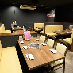 広々お使いいただけるテーブル席最大36名様まで貸切可能