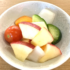 彩り野菜とリンゴのピクルス