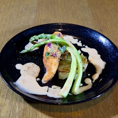 サクラマスと春キャベツのポワレ　アメリケーヌソース