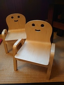 お子様用の椅子をご用意しております。
