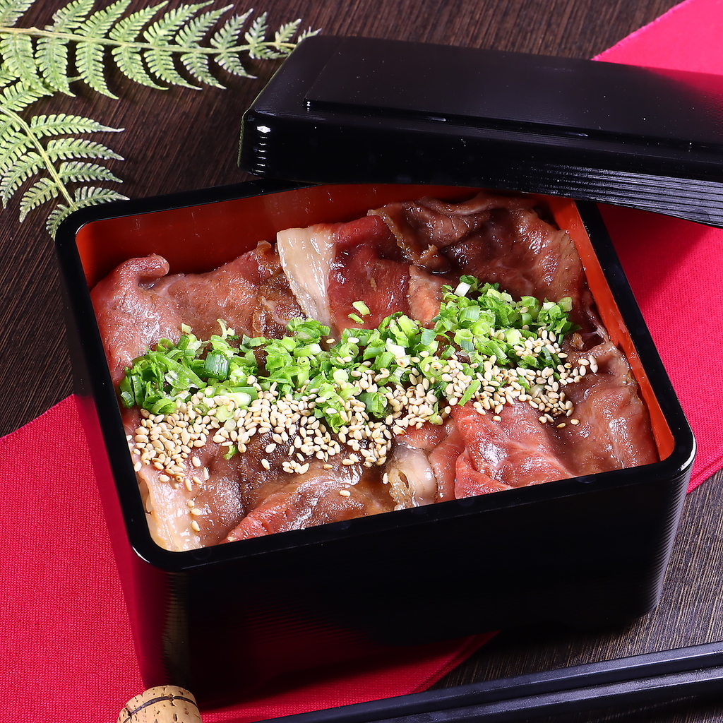 ランチ限定！黒毛和牛を贅沢に使った玉手箱をご用意。特製だれが黒毛和牛の旨味をさらに引き出します