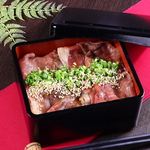 ランチ限定！黒毛和牛を贅沢に使った玉手箱をご用意。特製だれが黒毛和牛の旨味をさらに引き出します